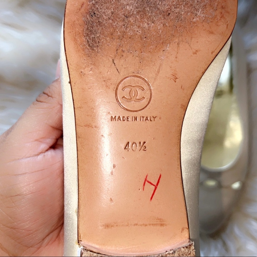 CHANEL Vintage Cream Satin Flat - Picture 9 of 10